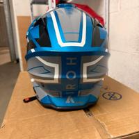 Casco airoh commander 2