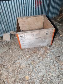 cassa di legno ricambi Ferrari anni 80