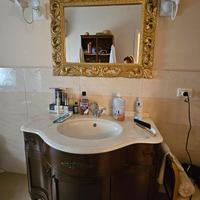 sanitari bagni e mobile  e specchio
