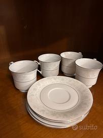 Tazze da te con piattini