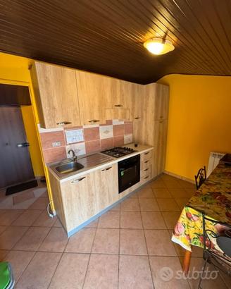 Bilocale mansard. V. Libertà 47, 2° p., no asc