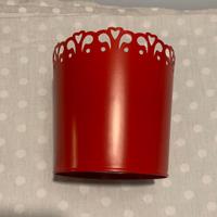 Vaso rosso in metallo