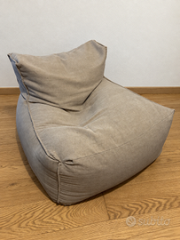 Poltrona lounge morbida in tessuto beige