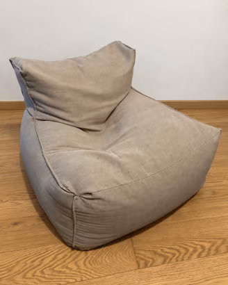 Poltrona lounge morbida in tessuto beige
