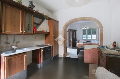 CASA SEMINDIPENDENTE A CASCINA