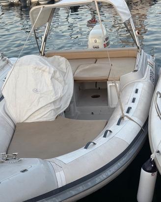 Gommone 6 metri comodissimo