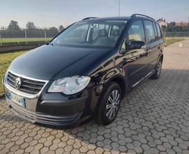 VOLKSWAGEN Touran 1.6 Conceptline