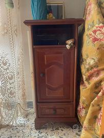 Comodino in stile