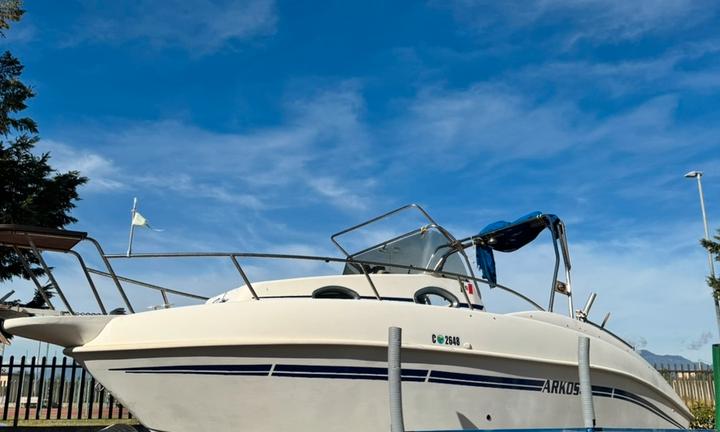 Barca semi cabinata Arkos