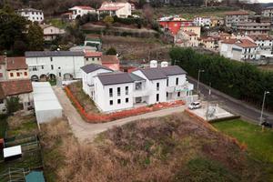 4 LOCALI A CASTELGOMBERTO