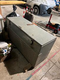 Cassone porta attrezzi daily e gru manuale