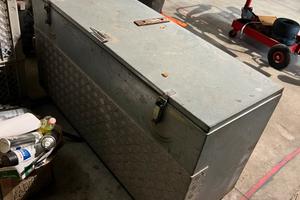 Cassone porta attrezzi daily e gru manuale