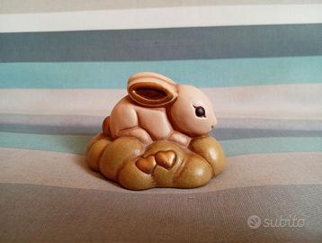 Coniglio Thun su prato