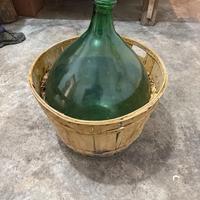 Damigiana Vintage in Vetro Verde con Cestello
