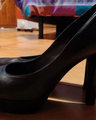 bellissime décolleté eleganti di pelle