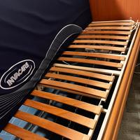 Letto ospedaliero con materasso antidecupito