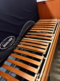 Letto ospedaliero con materasso antidecupito