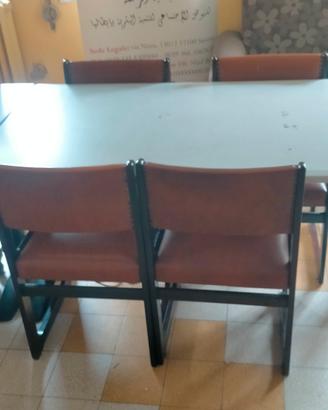 4 sedia di pelle e divano di pelle 