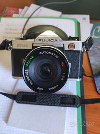 Macchina fotografica analogica fujica stx-1