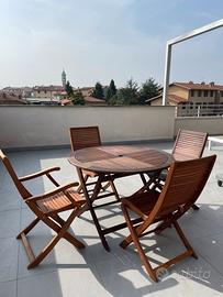 Tavolo e sedie da giardino