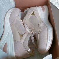 sneakers da donna rialzata n°39  veste piccolo
