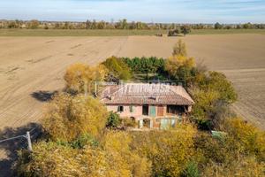 RUSTICO CON MAGAZZINO E TERRENO DA RISTRUTTURARE
