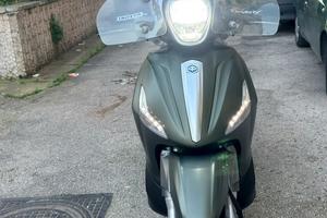 Beverly 300 i ASR ABS come novo