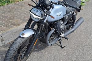 Moto Guzzi v7 Stone 850