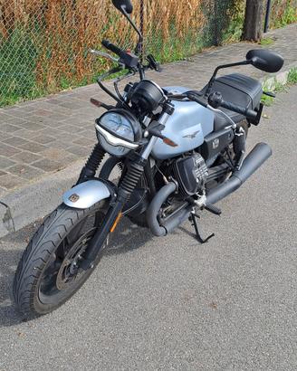 Moto Guzzi v7 Stone 850