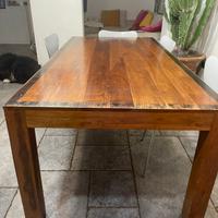 Tavolo in legno massiccio