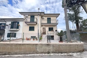 CASA SEMINDIPENDENTE A PIETRADEFUSI