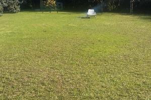 Casa con grande giardino circostante