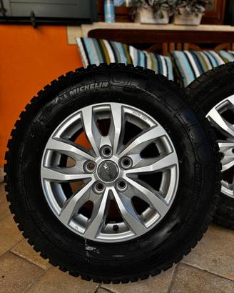 4 cerchi in lega + gomme climate