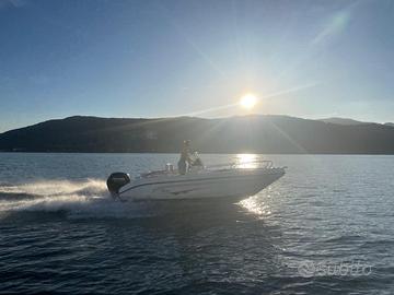 RANIERI 19S con Mercury 100 CV, 50 ore navigazione