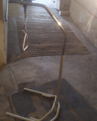 Alzamalati a pedana e spondina letto