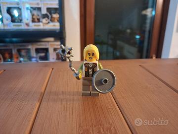Lego minifigure vichingo bionda