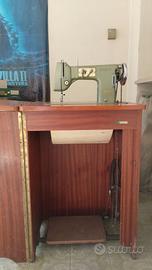 Macchina da cucire anni 60 a pedale