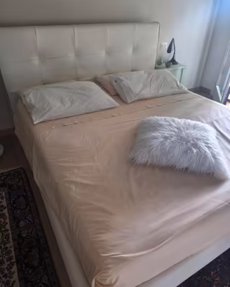 Letto matrimoniale in pelle