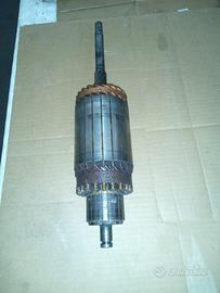 Rotore con albero per motore elettrico