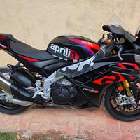 Aprilia RSV4 Factory 2024 finanziabile