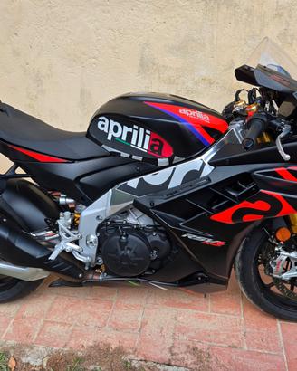 Aprilia RSV4 Factory 2024 finanziabile