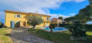 Villa Bifamiliare con Vista Panoramica a Civitanov