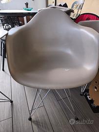 Sedie modello Eames Vitra con braccioli 