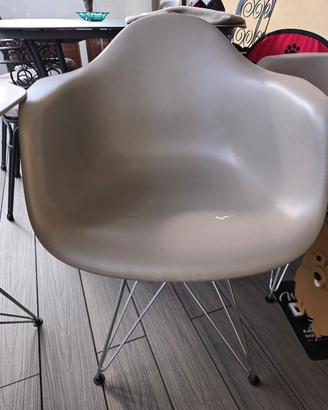 Sedie modello Eames Vitra con braccioli 