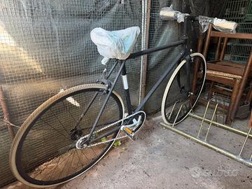 Bicicletta single speed/ fixie nero opaco