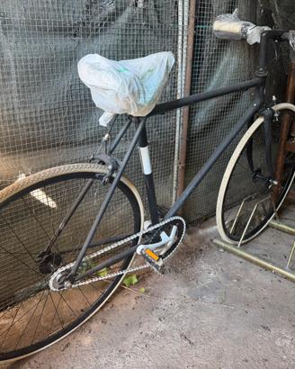 Bicicletta single speed/ fixie nero opaco