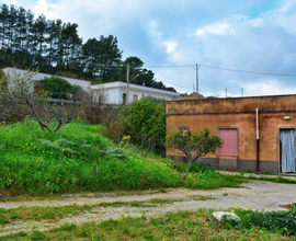 Casa in contesto tranquillo