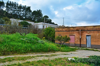 Casa in contesto tranquillo