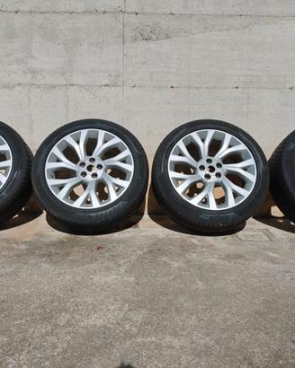 Gomme invernali con cerchi Land Rover