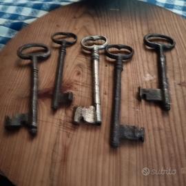 5 chiavi  in ferro battuto 